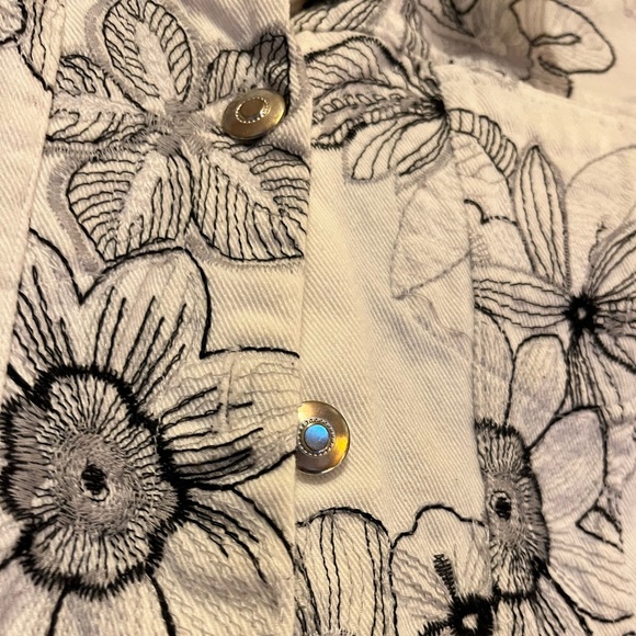 Embroidered floral jacket - Picture 2 of 3